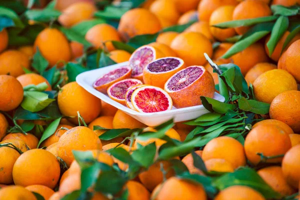 Fresh grapefruits on the counter. — Stock Photo, Image