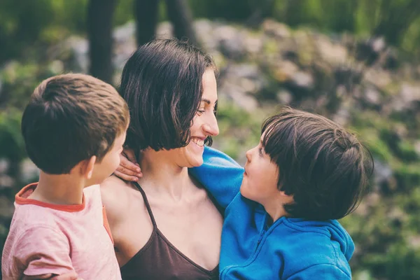 En lycklig familj. — Stockfoto