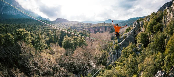 Highline w górach. — Zdjęcie stockowe