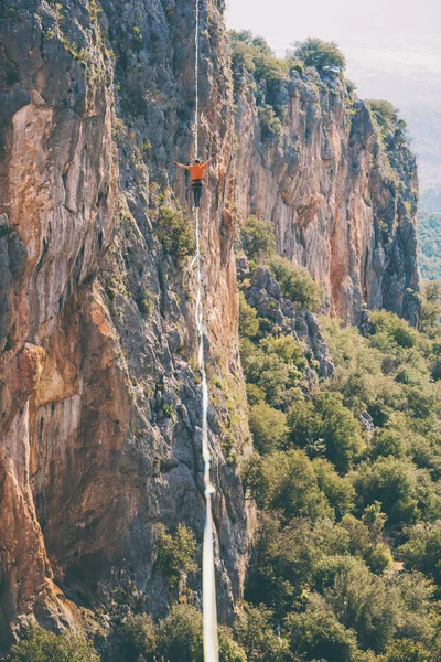 Highline in the mountains. — Stock Photo, Image