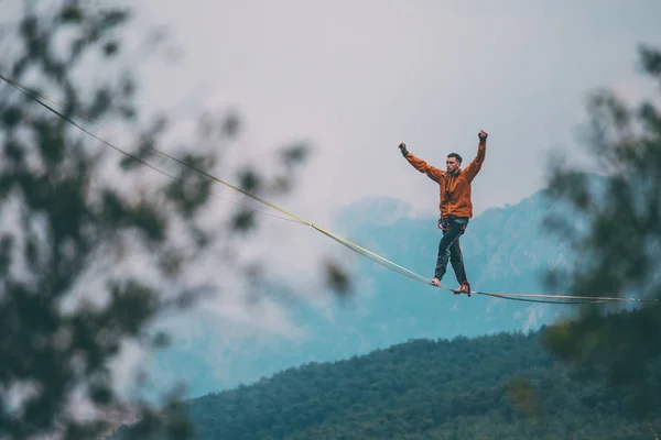 Highline en las montañas . —  Fotos de Stock