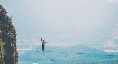 Highline dağlarda.