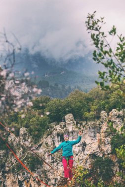 Highline dağlarda.