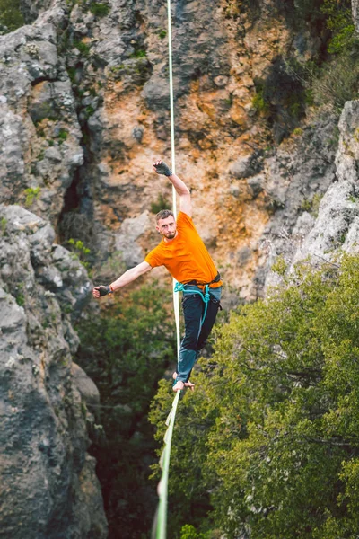 Highline en las montañas . —  Fotos de Stock