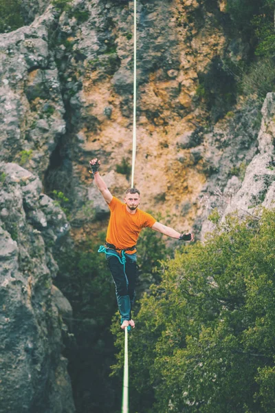 Highline en las montañas . —  Fotos de Stock