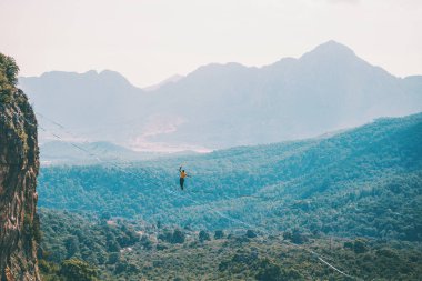 Highline dağlarda.