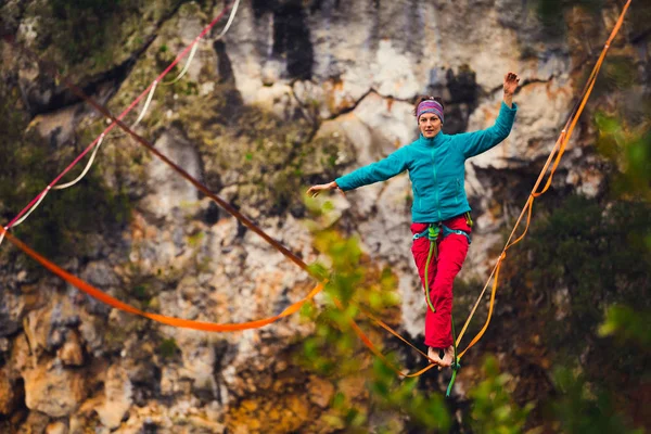 Highline en las montañas . —  Fotos de Stock