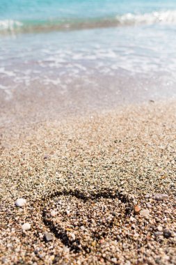 Kuma çizilmiş bir kalp.