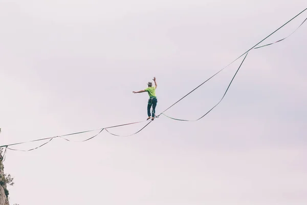 蓝天背景上的高空. — 图库照片