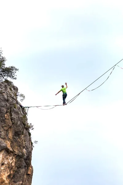 Highliner balances over the abyss.