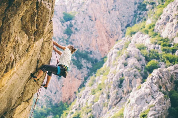 Escalada en roca y montañismo en el Parque Nacional Paklenica . —  Fotos de Stock