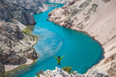 Kanyon dibinde nehir Bend.