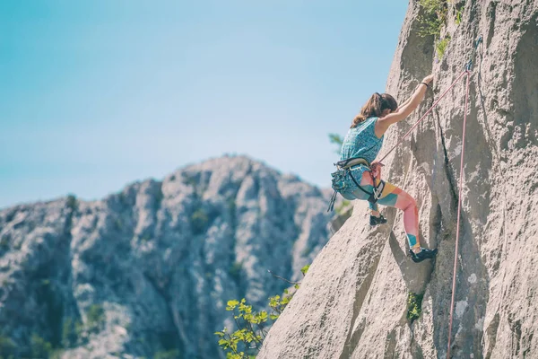 Escalada e montanhismo no Parque Nacional de Paklenica . — Fotografia de Stock