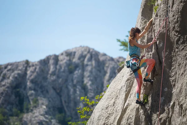 Escalada en roca y montañismo en el Parque Nacional Paklenica . — Foto de Stock