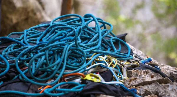 Blue rope and carbines. — Stock Photo, Image