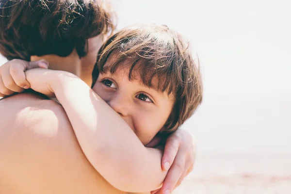 Porträt einer Frau und eines Jungen. — Stockfoto