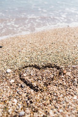 Kuma çizilmiş bir kalp.