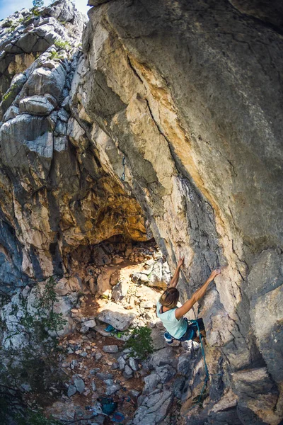 Escalada e montanhismo no Parque Nacional de Paklenica . — Fotografia de Stock