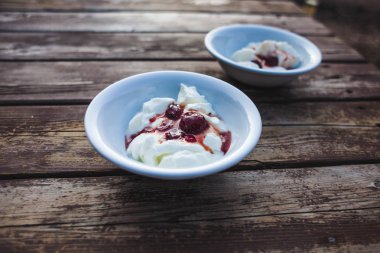 Dondurmalı çilek reçeli.