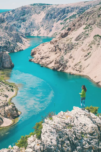 Bend of the river at the bottom of the canyon. — Stock Photo, Image