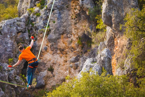 Highline in the mountains. — Stock Photo, Image