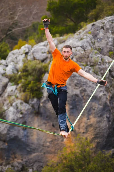 Highline en las montañas . —  Fotos de Stock