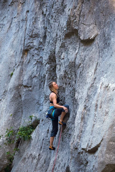 Mujer dedicada al deporte extremo . — Foto de Stock