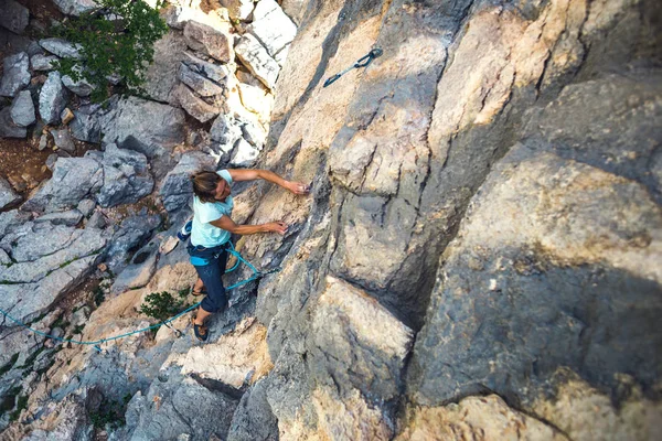 Escalada en roca y montañismo en el Parque Nacional Paklenica . — Foto de Stock