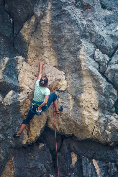 Vrouw betrokken in extreme sport. — Stockfoto