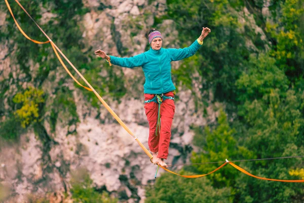 Highline en las montañas . —  Fotos de Stock