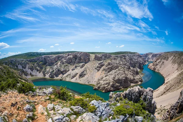 The river at the bottom of the picturesque canyon. — Stock Photo, Image