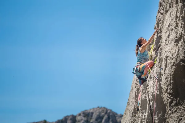 Escalada en roca y montañismo en el Parque Nacional Paklenica . — Foto de Stock