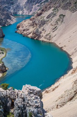 Pitoresk Kanyon altındaki nehir.