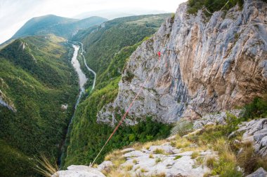 Highline dağlarda.