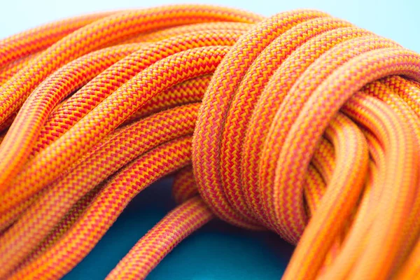 Orangefarbenes Seil zum Klettern. — Stockfoto