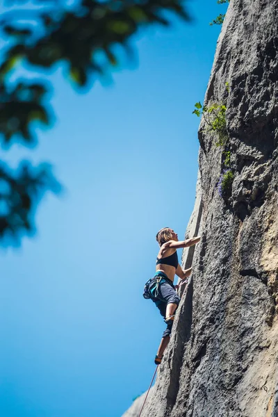 Escalade et alpinisme dans le parc national de Paklenica . — Photo