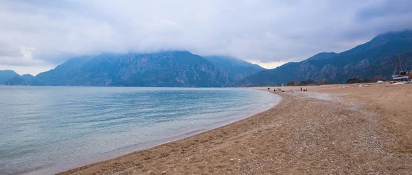 Mare in una giornata nuvolosa . — Foto Stock