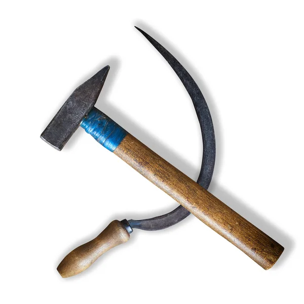 La hoz y el martillo yacen como el símbolo comunista soviético aislado sobre fondo blanco — Foto de Stock