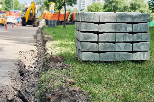 Zastępując Krawężnika Ulicy Moskwy Lecie — Zdjęcie stockowe