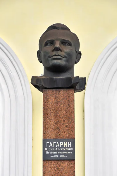 Gagarin, Oroszország-augusztus 30,2018. Yuri Gagarin emlékmű, Orosz kisváros Gagarin vasútállomáson — Stock Fotó
