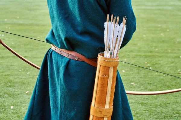 Ancient quiver with arrows on the medieval archers back — Stock Photo, Image