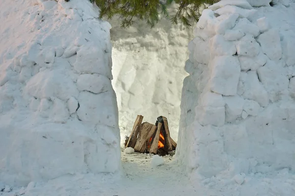 Fogata Acaba Encender Una Casa Nieve Iglú Acaba Construir Partir — Foto de Stock