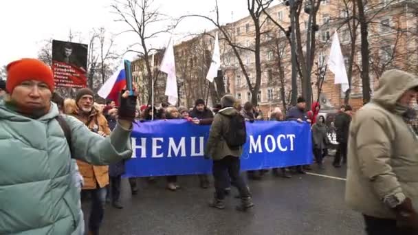 Μόσχα Ρωσία Φεβρουάριος 2019 Nemtsov Μάρτιο Του Μνημείου Δημοσιογράφος Της — Αρχείο Βίντεο