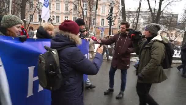 Moskova Rusya Şubat 2019 Nemtsov Memorial Mart Gazeteci Rus Yağmur — Stok video