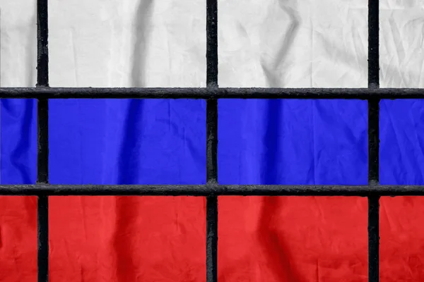 Siyah metal hapishane çubuklarının arkasında Rus bayrağı