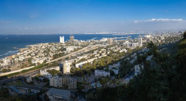 Carmel Dağı 'ndan Hayfa şehir merkezi panoramik manzarası