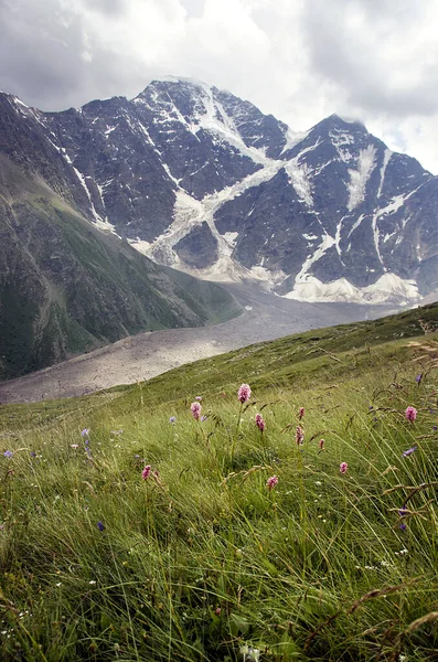 Vackert Bergslandskap Med Himmel Och Moln — Stockfoto