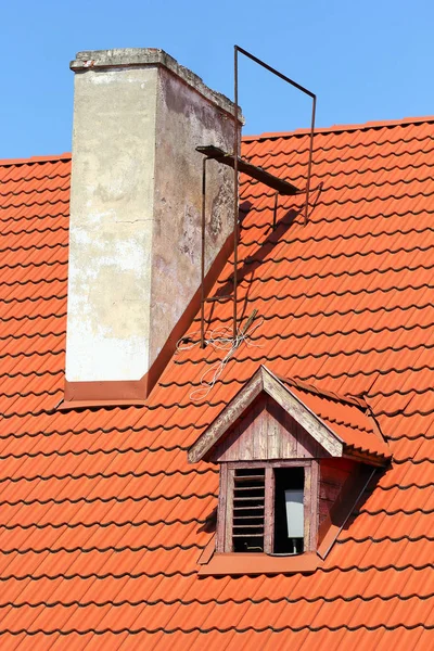 Part Sunlit Red Tile Roof Old Chimney Vintage Style Window — Stock Photo, Image