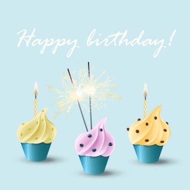 Vektör farklı tatlar ve dekorasyon, yanan mumlar ve bengal ışıkları havai fişekleri ile cupcakes set. İyi ki doğdun kavramı