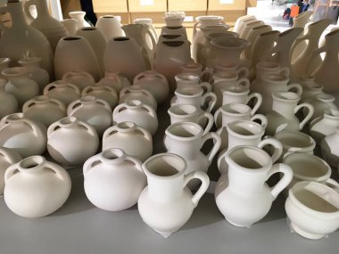 Unfinished, seramik seramik dükkanı raf ekranda boyamak hazır